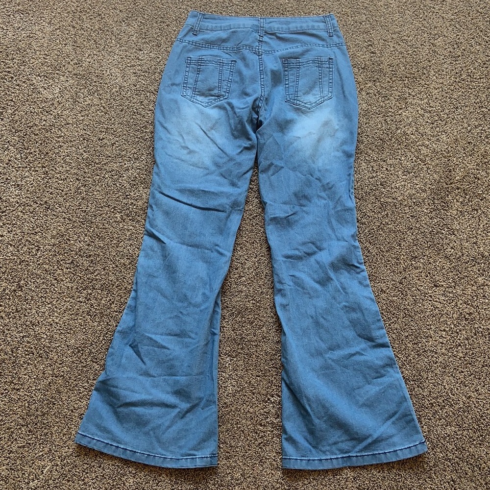 Flower embroidered high rise flare jeans - Picture 4 of 13